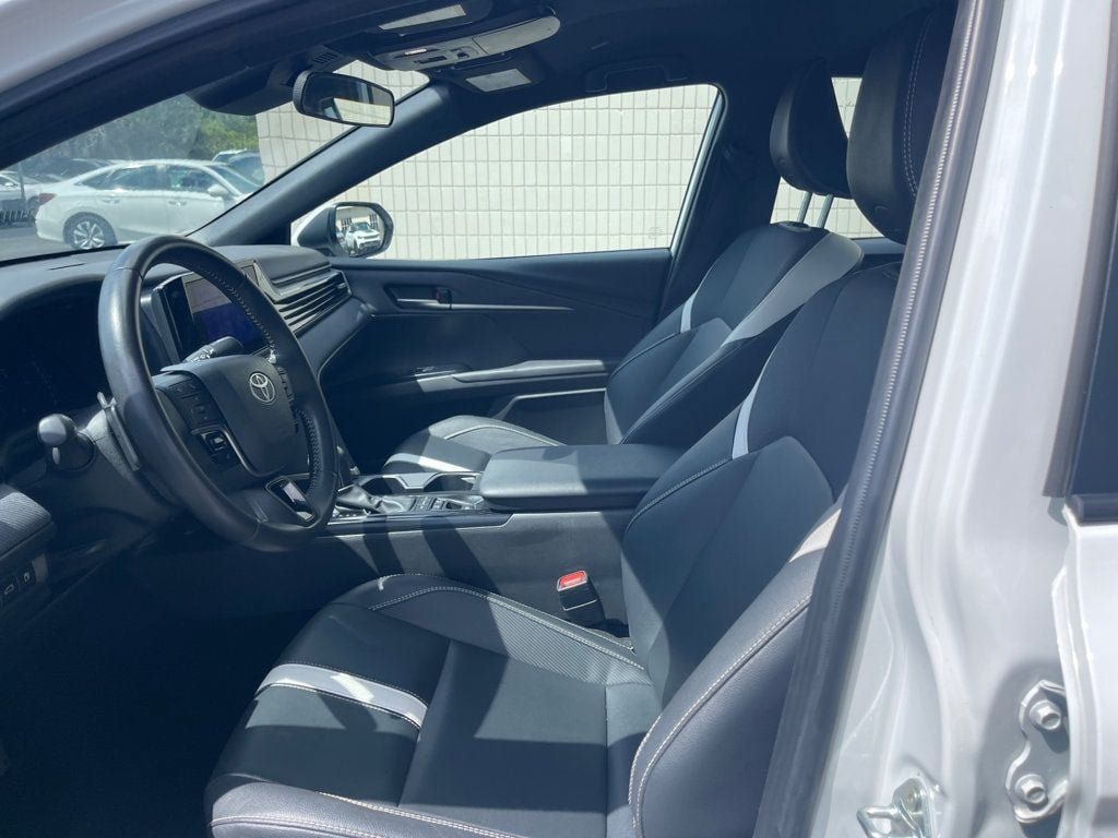 Used 2025 Toyota Camry SE FWD image 10