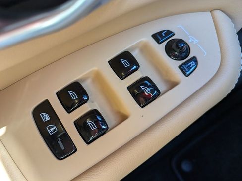 Certified 2024 Volvo XC90 B6 Ultimate w/ Lounge Package image 25