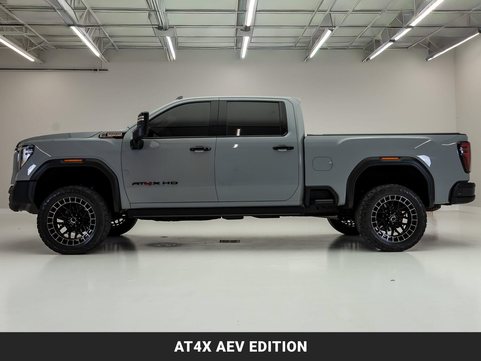 Used 2025 GMC Sierra 2500 AT4X w/ AT4X AEV Edition AWD/4WD image 5
