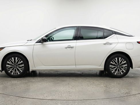 Used 2025 Nissan Altima 2.5 SV image 5