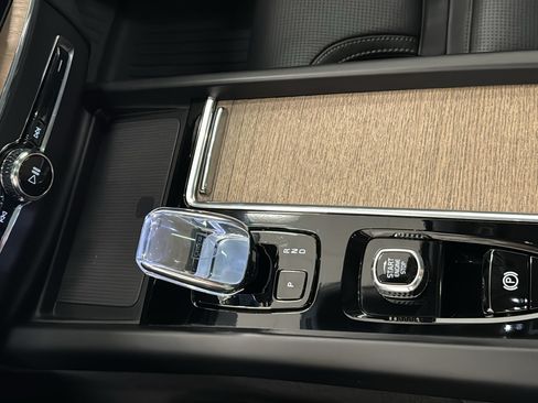 Certified 2026 Volvo XC60 B5 Ultra AWD/4WD image 19