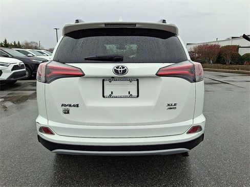 Used 2018 Toyota RAV4 XLE image 4