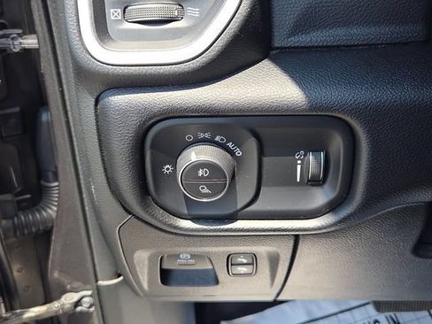 Used 2020 RAM 1500 Big Horn AWD/4WD image 25