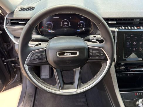 Used 2024 Jeep Grand Cherokee Laredo RWD image 15