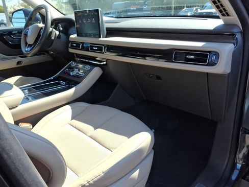 Used 2023 Lincoln Aviator Grand Touring w/ Elements Package Plus image 9