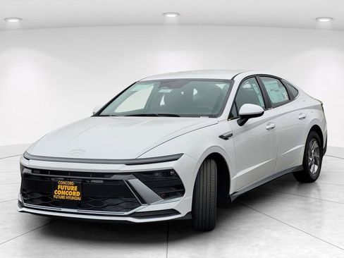 New 2026 Hyundai Sonata SE FWD image 2