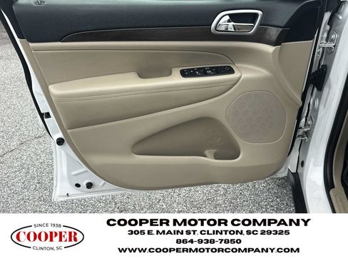 Used 2018 Jeep Grand Cherokee Laredo RWD image 10