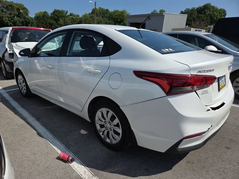 Used 2018 Hyundai Accent SE FWD image 3