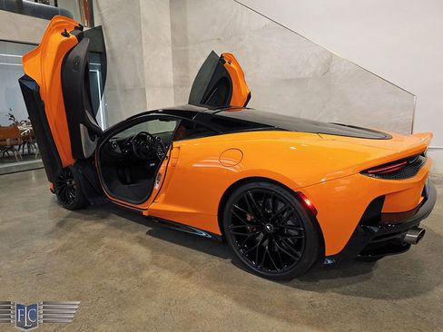 Used 2022 McLaren GT image 2