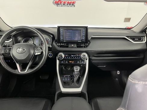 Used 2020 Toyota RAV4 XLE Premium image 13