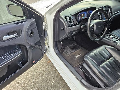 Used 2017 Chrysler 300 S image 15