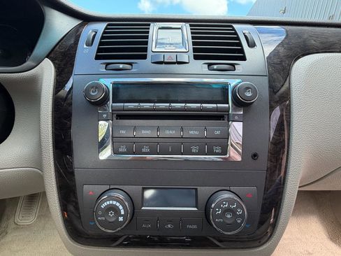 Used 2010 Cadillac DTS Luxury FWD image 37