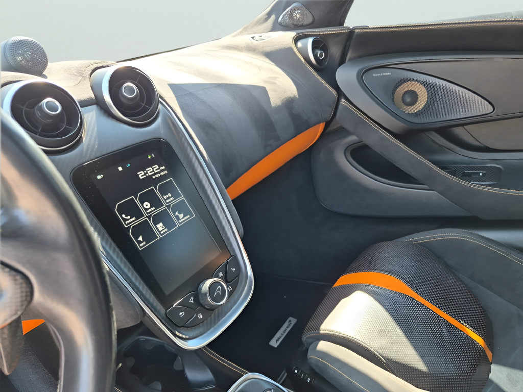 Used 2018 McLaren 570S Spider RWD image 22
