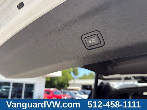 Used 2023 GMC Yukon XL SLT AWD/4WD image 13