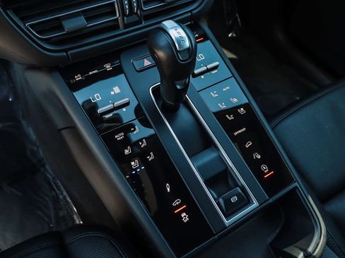 Used 2023 Porsche Macan Turbo image 20