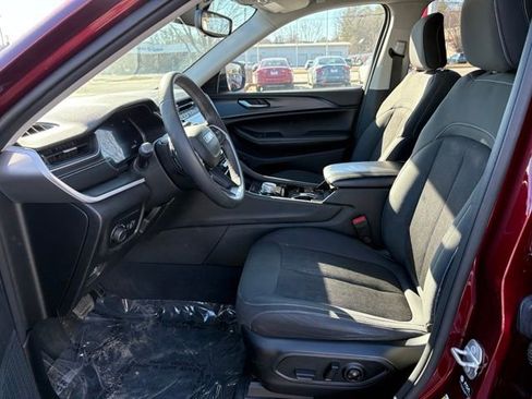 Used 2023 Jeep Grand Cherokee L Laredo image 8