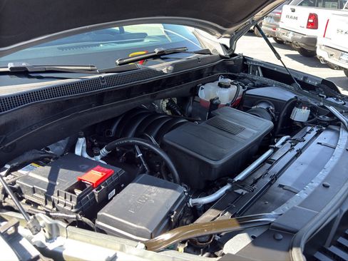 Used 2025 Chevrolet Suburban Z71 AWD/4WD image 32