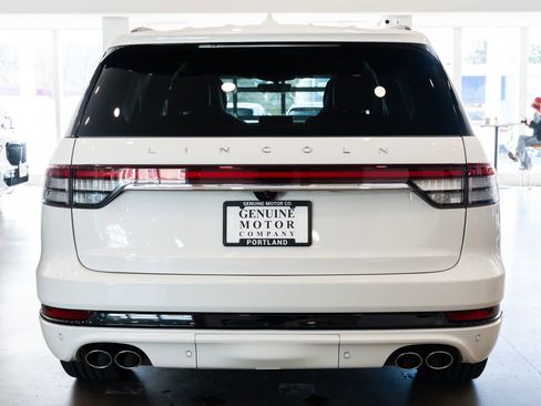 Used 2023 Lincoln Aviator Reserve w/ Equipment Group 201A image 5