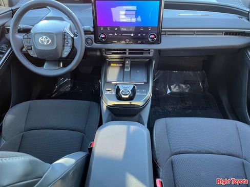 Used 2026 Toyota C-HR AWD/4WD image 18