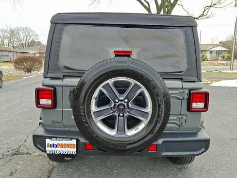 Used 2018 Jeep Wrangler Unlimited Sahara image 5