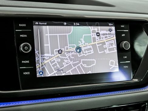 Certified 2022 Volkswagen Taos SEL w/ Panoramic Sunroof Package image 19