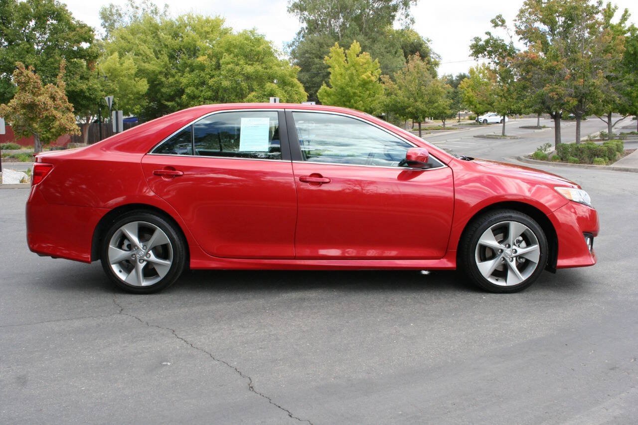 Used 2012 Toyota Camry SE w/ Leather Pkg FWD image 4