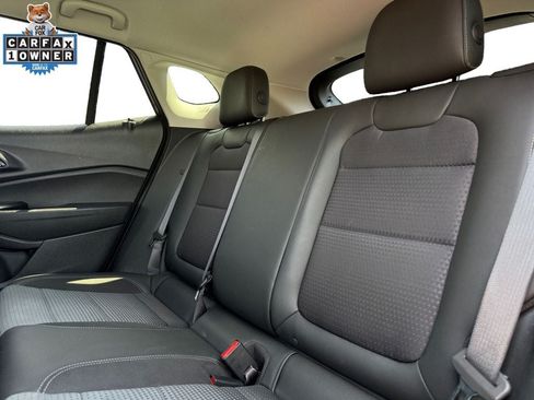 Used 2025 Chevrolet Trax LT FWD image 14