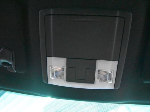 Used 2017 Ford Explorer XLT AWD/4WD image 23