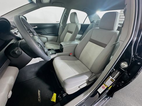Used 2014 Toyota Camry FWD image 13