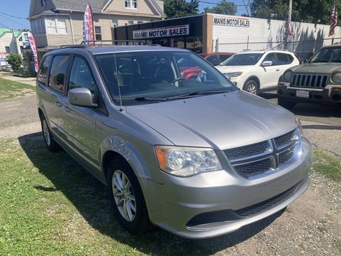 Used 2013 Dodge Grand Caravan SXT w/ UConnect Hands-Free Group FWD image 3