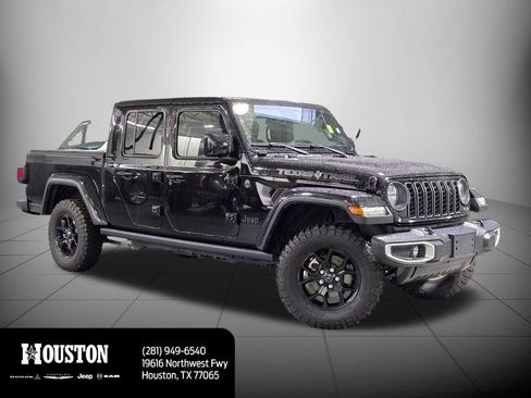 Used 2024 Jeep Gladiator Sport AWD/4WD image 3