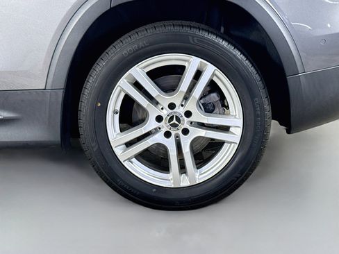 Used 2022 Mercedes-Benz GLB 250 w/ Premium Package Lite image 37