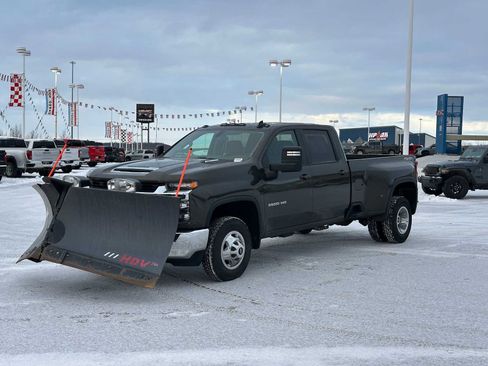 Used 2023 Chevrolet Silverado 3500 LT w/ Convenience Package image 2