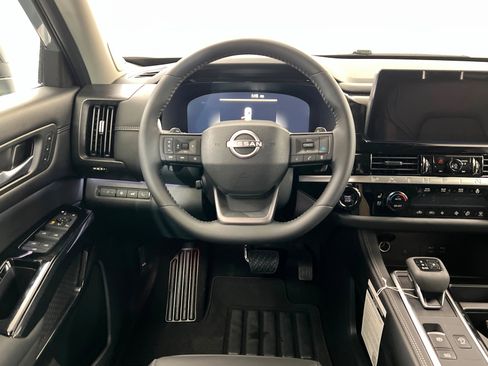 New 2026 Nissan Pathfinder Platinum image 12