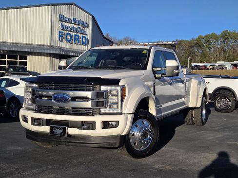 Used 2019 Ford F450 Limited image 1