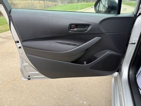 Used 2025 Toyota Corolla LE image 24