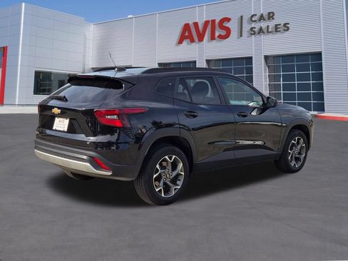 Used 2025 Chevrolet Trax LT w/ LT Convenience Package FWD image 6