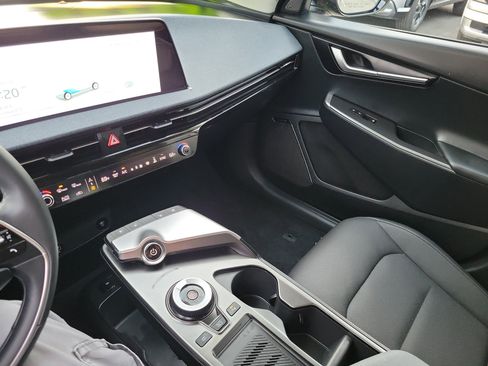 Used 2024 Kia EV6 Wind image 15