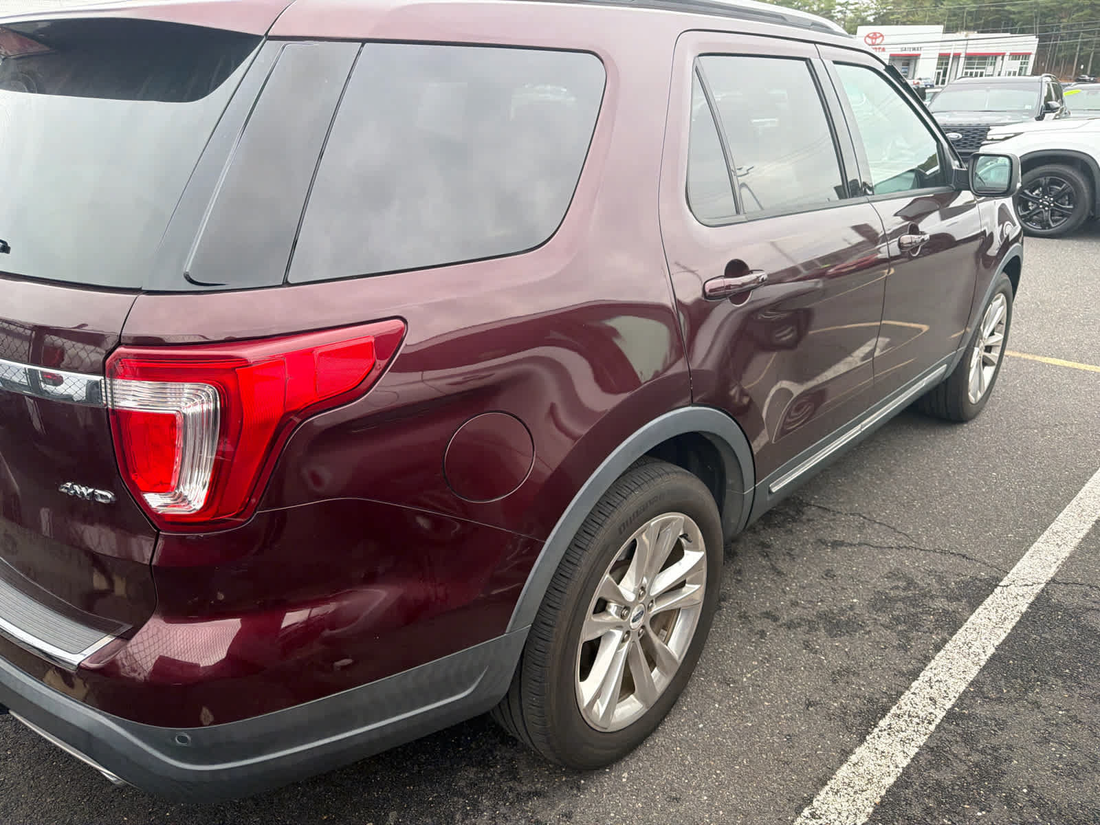 Used 2018 Ford Explorer XLT w/ Equipment Group 202A AWD/4WD image 3