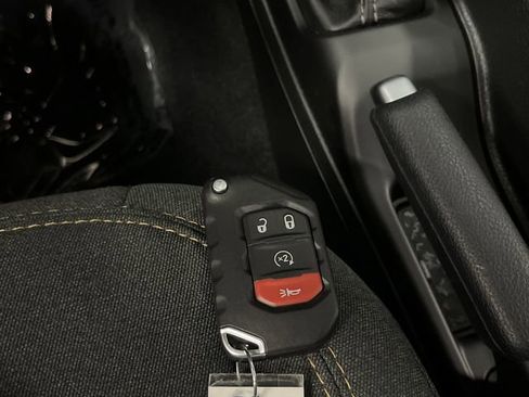 Used 2024 Jeep Wrangler Unlimited Sahara image 26