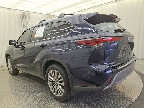 Used 2024 Toyota Highlander Platinum image 22