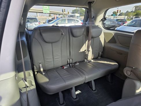 Used 2012 Kia Sedona EX w/ Luxury Pkg image 19