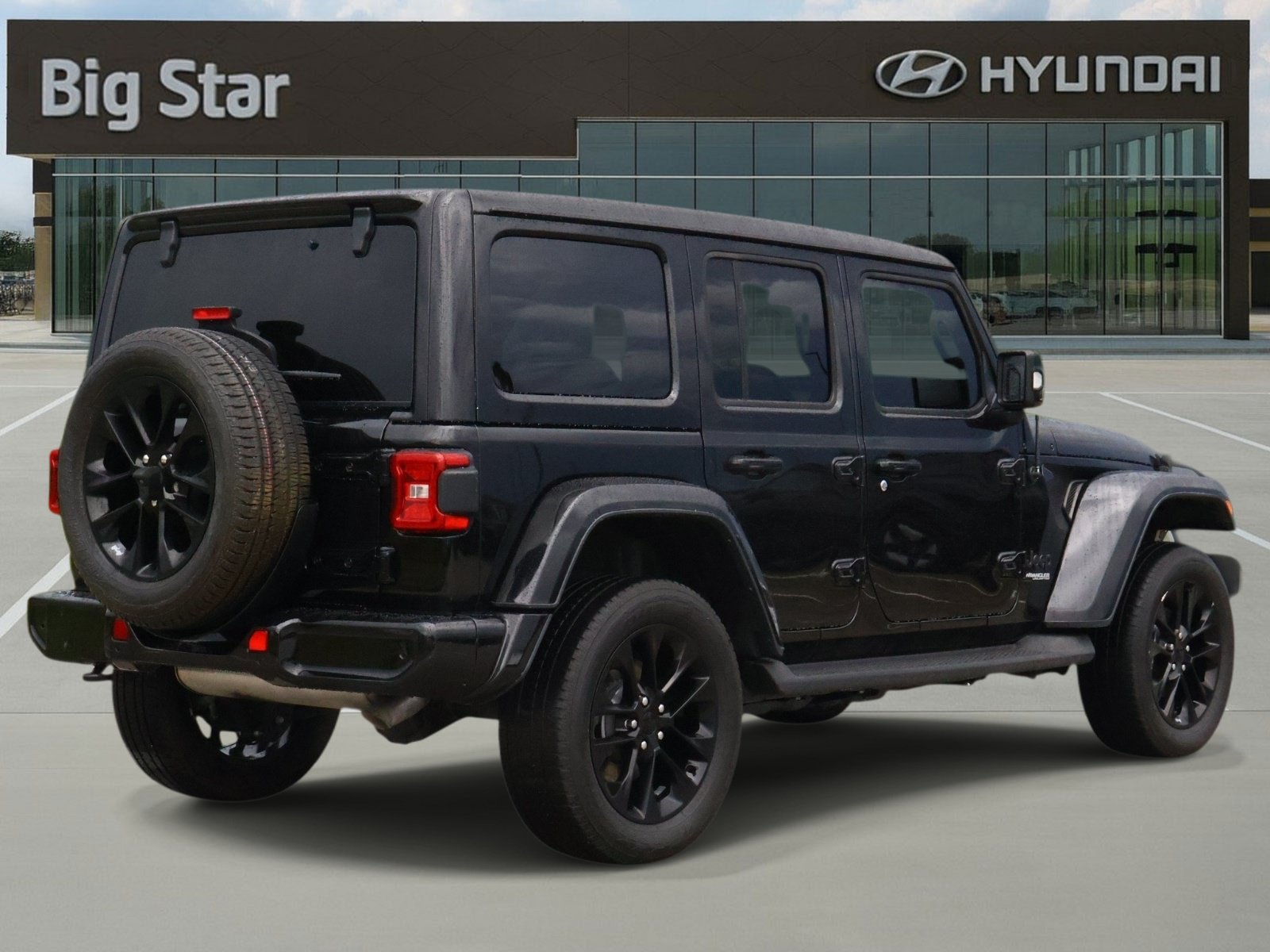 Used 2022 Jeep Wrangler Unlimited Sahara AWD/4WD image 4