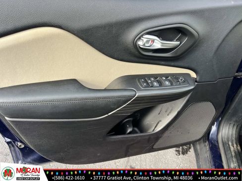 Used 2016 Jeep Cherokee Sport image 14