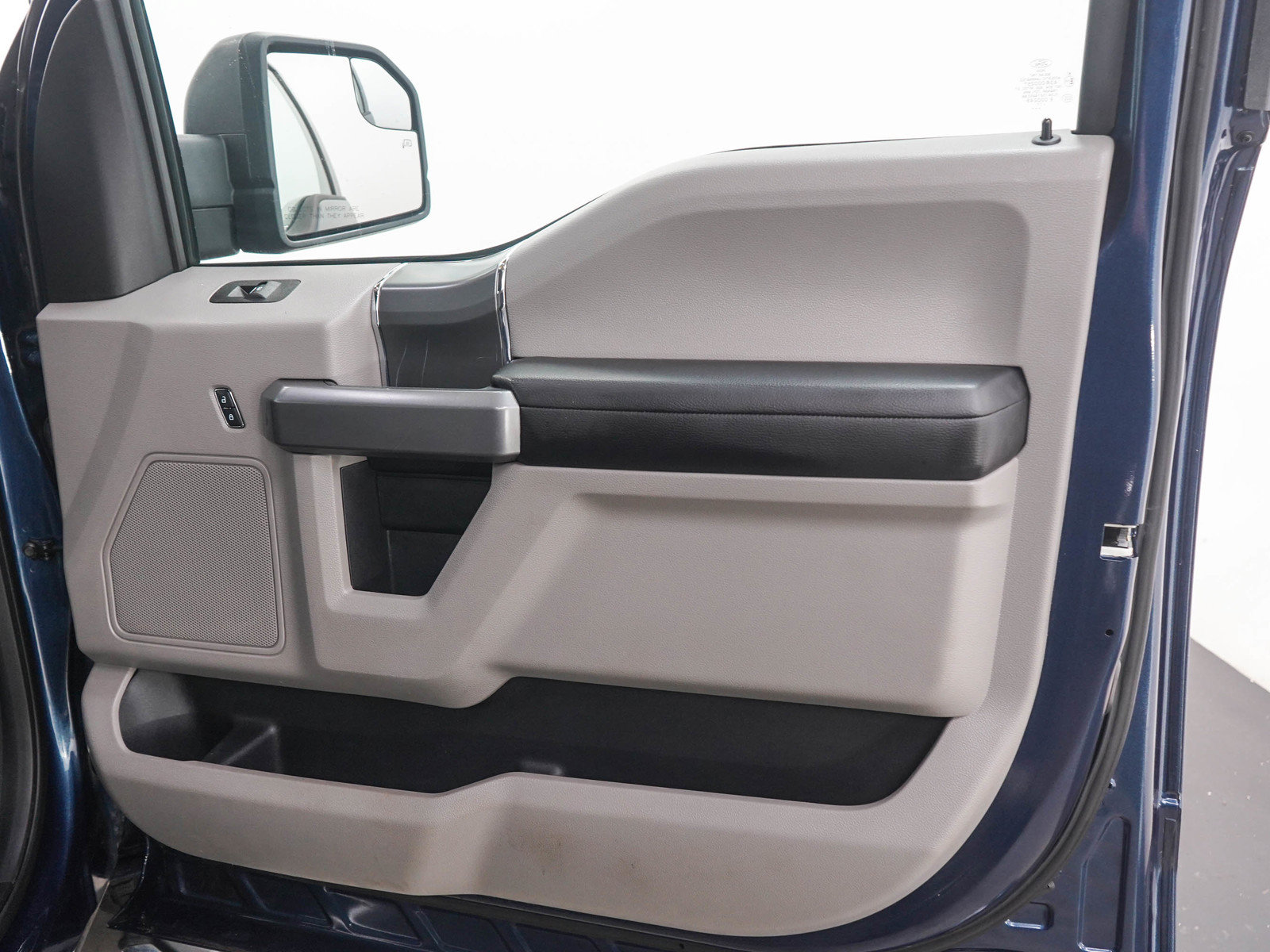 Used 2017 Ford F150 XLT w/ Equipment Group 302A Luxury AWD/4WD image 11