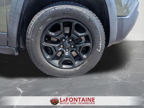 Used 2019 Jeep Cherokee Trailhawk w/ Comfort/Convenience Group AWD/4WD image 33