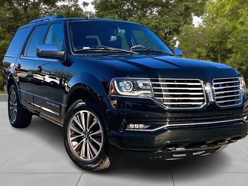 Used 2016 Lincoln Navigator Select image 11