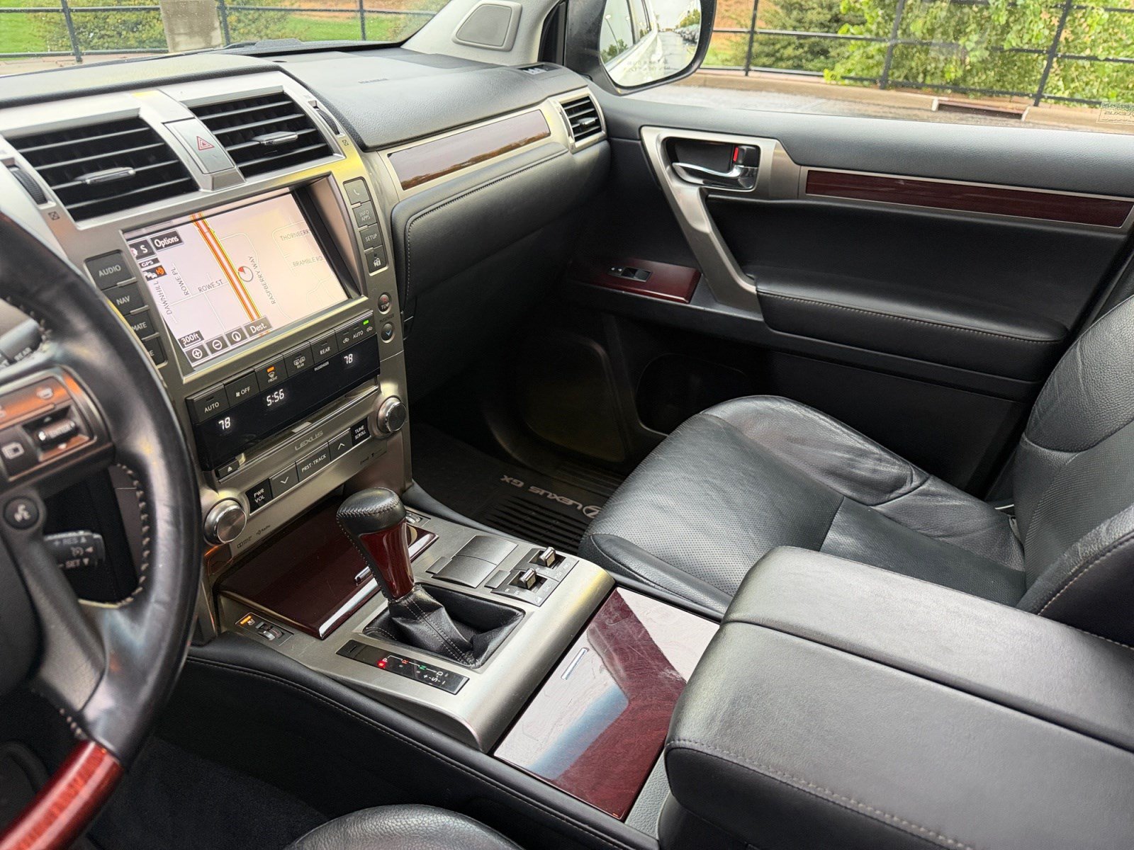 Used 2016 Lexus GX 460 w/ Premium Package AWD/4WD image 15