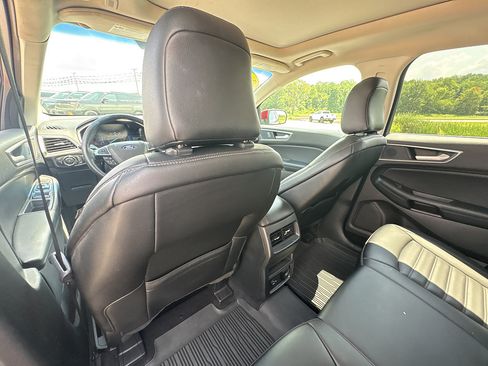Used 2021 Ford Edge SEL w/ Convenience Package FWD image 19