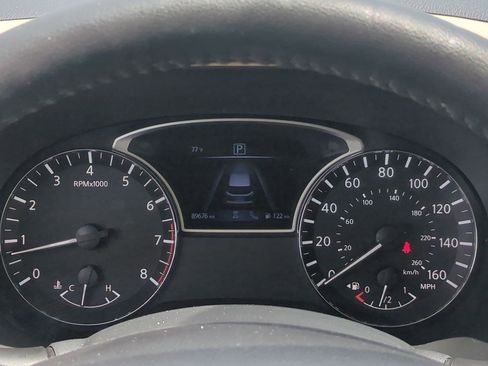 Used 2020 Nissan Pathfinder Platinum FWD image 22